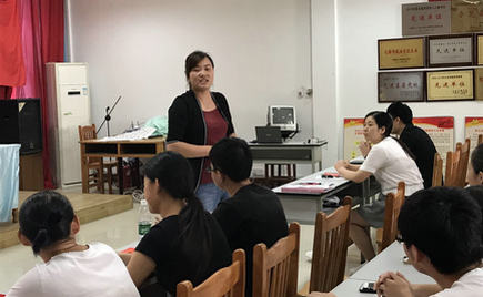 劉潭服裝團(tuán)支部召開第三季度團(tuán)員大會(huì)