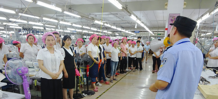 劉潭服裝在舉辦了企業(yè)危害因素及安全風險評估控制培訓