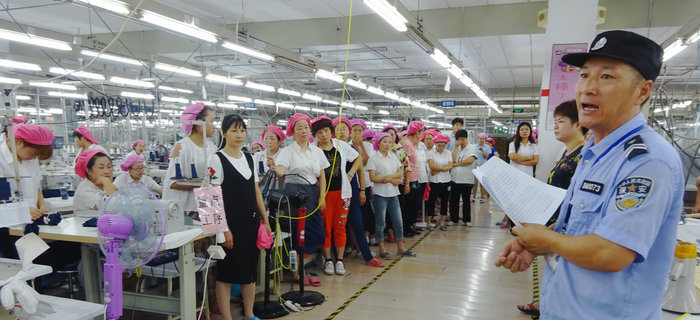 劉潭服裝在舉辦了企業(yè)危害因素及安全風險評估控制培訓