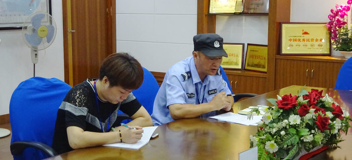 劉潭服裝近期召開落實安全生產(chǎn)工作小組會議