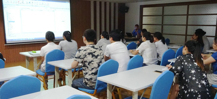 劉潭服裝今天開辦制版軟件培訓(xùn)會(huì)議