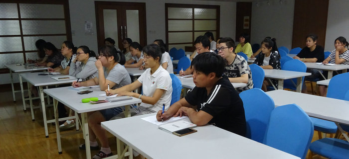 劉潭服裝今天開辦制版軟件培訓(xùn)會(huì)議