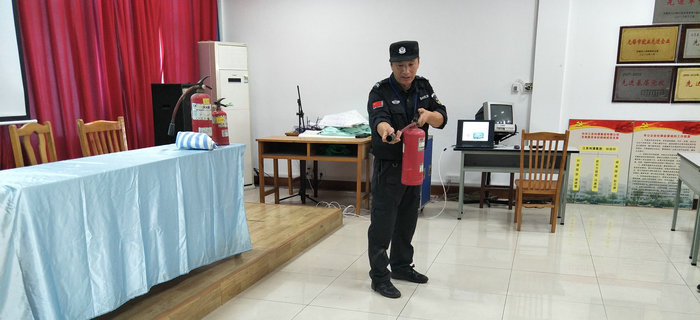 劉潭服裝舉辦第七次新員工入職培訓會議