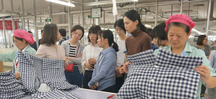 劉潭服裝接待無印良品公司員工參觀考察學(xué)習(xí)