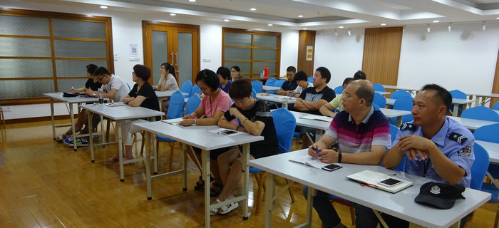 劉潭服裝召開砥礪奮進(jìn)，以優(yōu)異的成績向十九大獻(xiàn)禮黨員大會(huì)