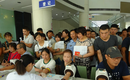 劉潭服裝組織員工義務(wù)獻(xiàn)血愛(ài)心公益活動(dòng)