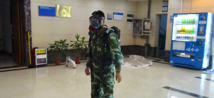 劉潭消防中隊(duì)來劉潭服裝進(jìn)行消防設(shè)備現(xiàn)場培訓(xùn)