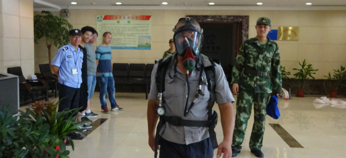 劉潭消防中隊(duì)來劉潭服裝進(jìn)行消防設(shè)備現(xiàn)場培訓(xùn)