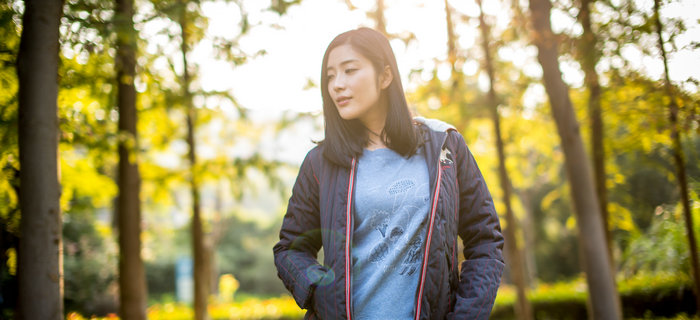 劉潭服裝：秋將盡，露結(jié)為霜；冬欲來，情結(jié)為愛 