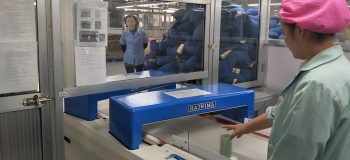 劉潭服裝邀請專家孫陸宇教授對生產(chǎn)加工管理進(jìn)行現(xiàn)場指導(dǎo)