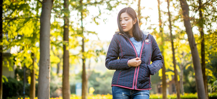 劉潭服裝：小雪絕愛(ài)初冬萬(wàn)瓦霜，愿有人陪你共度