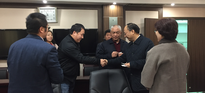 劉潭集團(tuán)董事長(zhǎng)錢(qián)伯榮一行與亳州市委書(shū)記汪書(shū)記座談交流