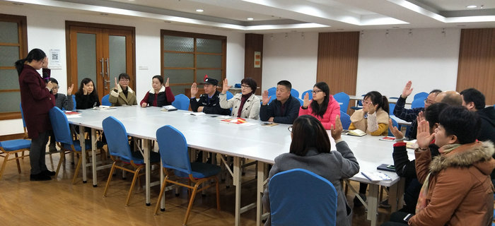 趙芳同志在劉潭服裝專題學(xué)習(xí)十九大會(huì)議中通過(guò)入黨轉(zhuǎn)正申請(qǐng)