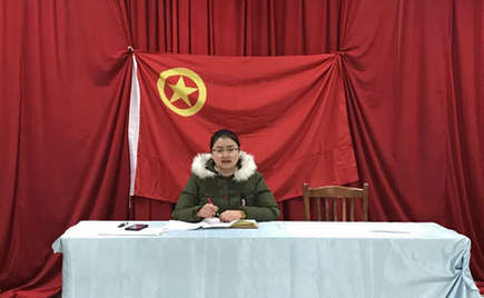 劉潭服裝團支部召開年終交流會