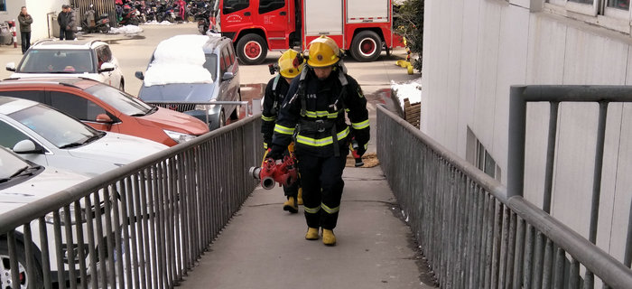 劉潭服裝：劉潭和興源路消防中隊(duì)來我司進(jìn)行消防演練