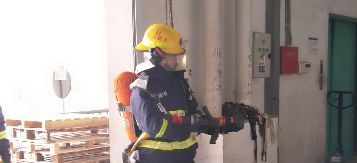 劉潭服裝：劉潭和興源路消防中隊(duì)來我司進(jìn)行消防演練