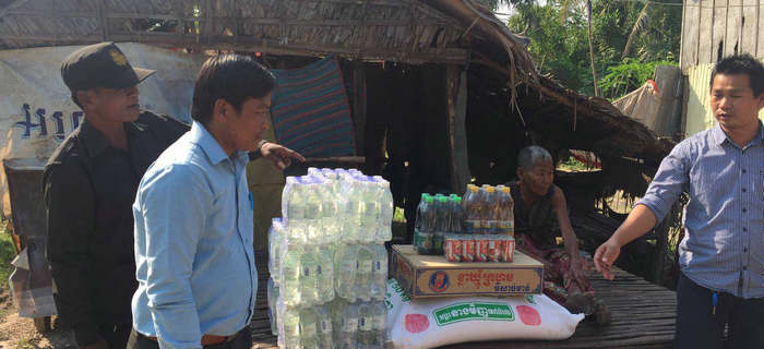 劉潭國際（柬埔寨）會(huì)同柬埔寨相關(guān)部門一起援助困難戶