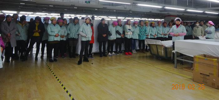 劉潭服裝安全管理員深入車間進行節(jié)后復(fù)工安全生產(chǎn)教育培訓(xùn)