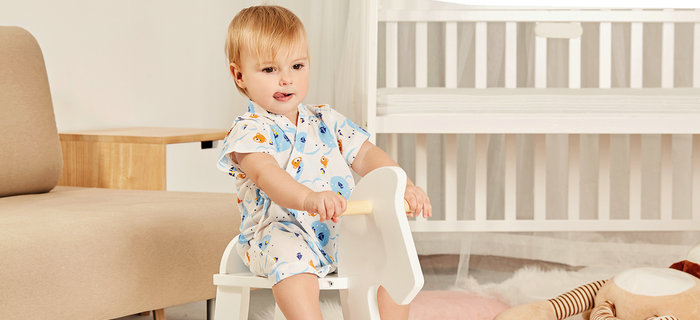 劉潭服裝：如何給滿月前的寶寶挑衣服？