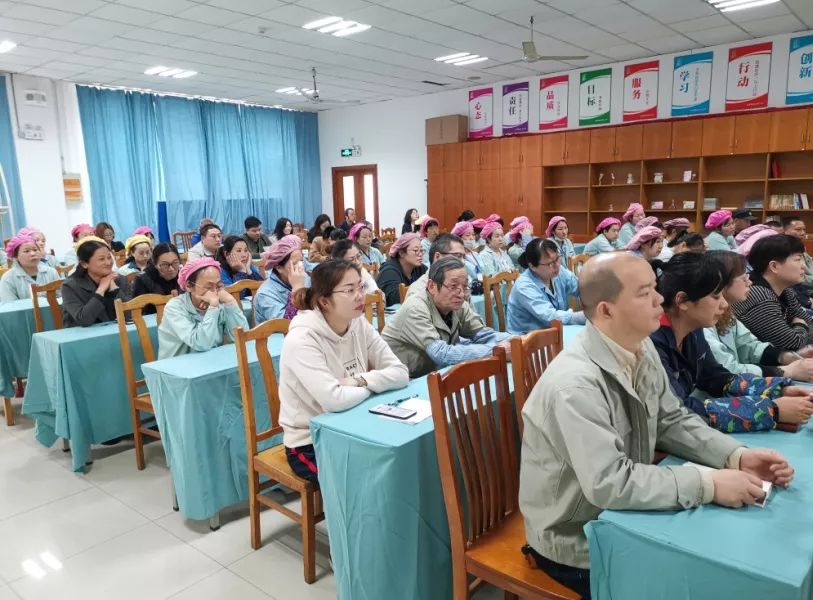 劉潭服裝職代會暨安全生產(chǎn)責任簽約儀式