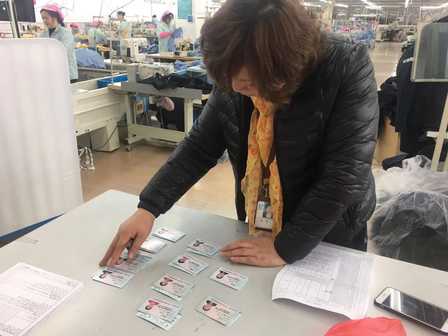 劉潭服裝工會為員工返鄉(xiāng)搶購車票 劉潭服裝工會為員工返鄉(xiāng)搶購車票