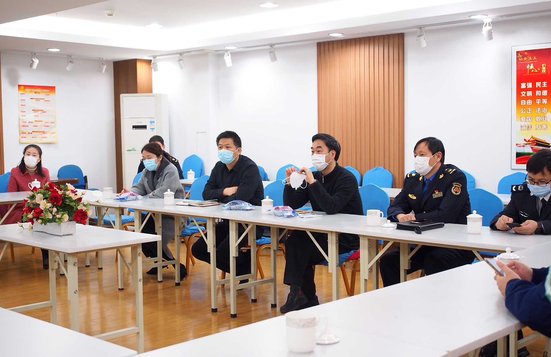 梁溪區(qū)區(qū)長帶隊檢查劉潭服裝疫情防控工作