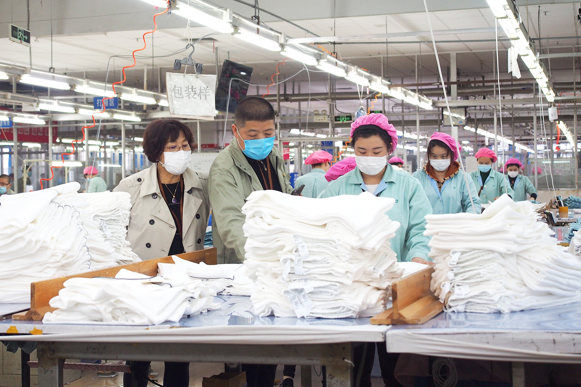 劉潭服裝廠嚴(yán)于律己，開(kāi)展操作規(guī)范的內(nèi)審工作