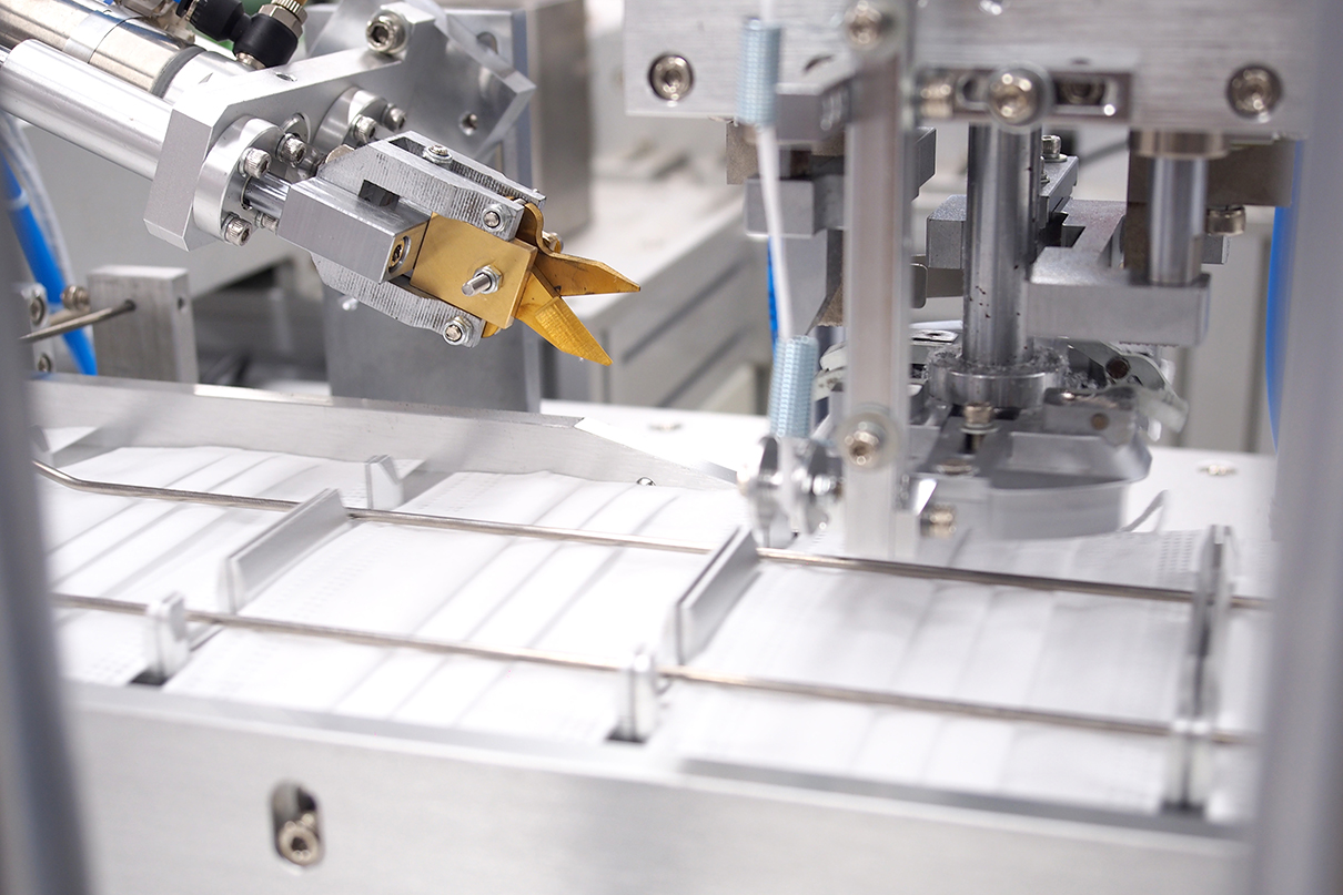 劉潭服裝全自動(dòng)口罩機(jī)調(diào)試