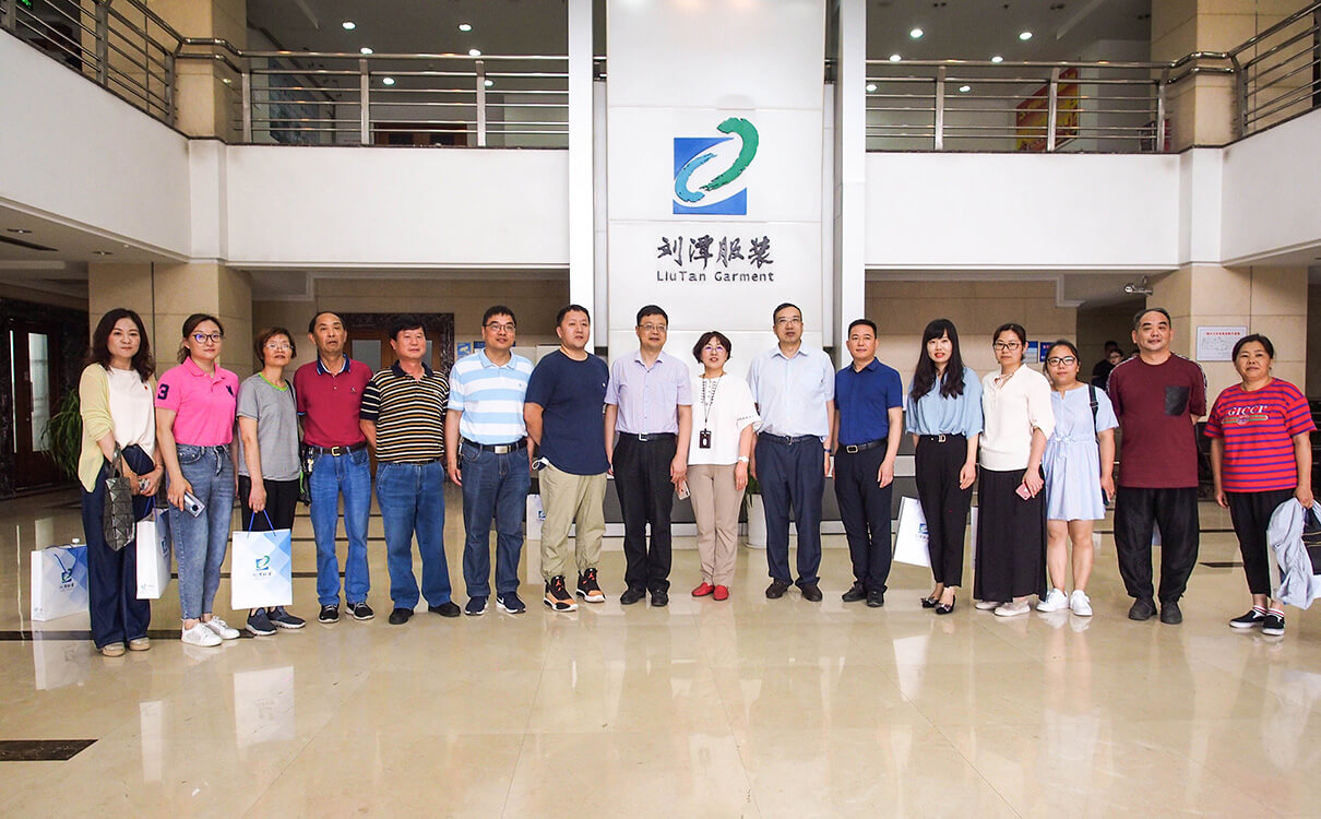 黃巷街道領導蒞臨劉潭服裝廠開展專題座談會