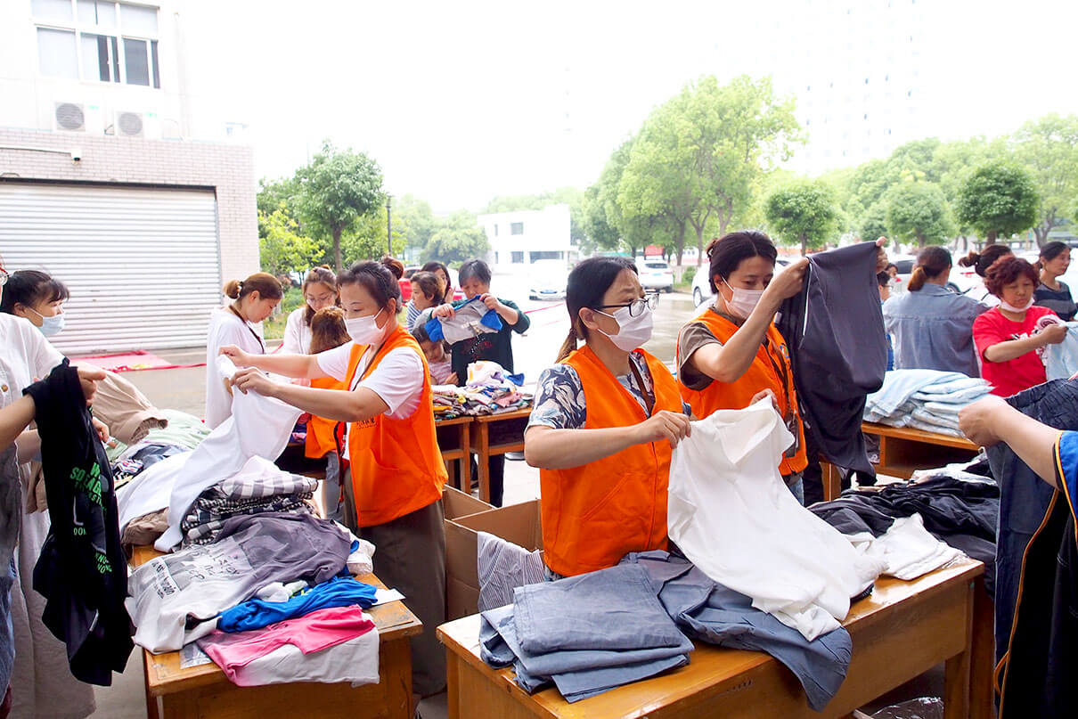 劉潭服裝愛(ài)心義賣(mài)