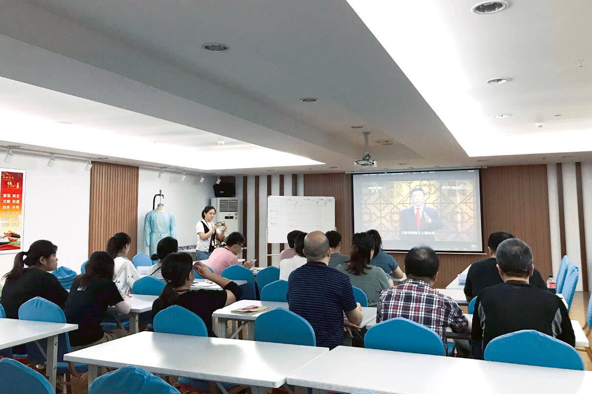 劉潭服裝黨員活動