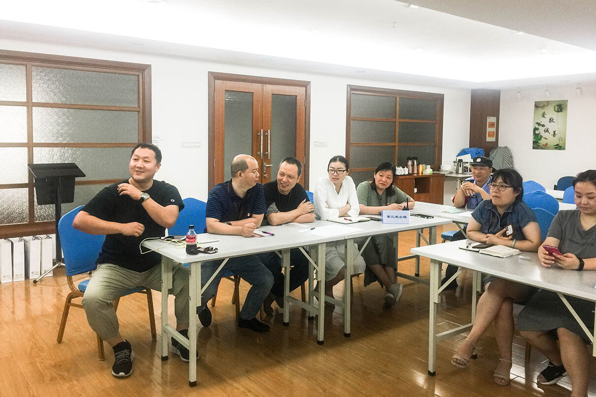 劉潭服裝黨員活動