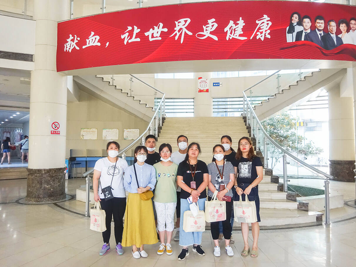 劉潭服裝獻(xiàn)血