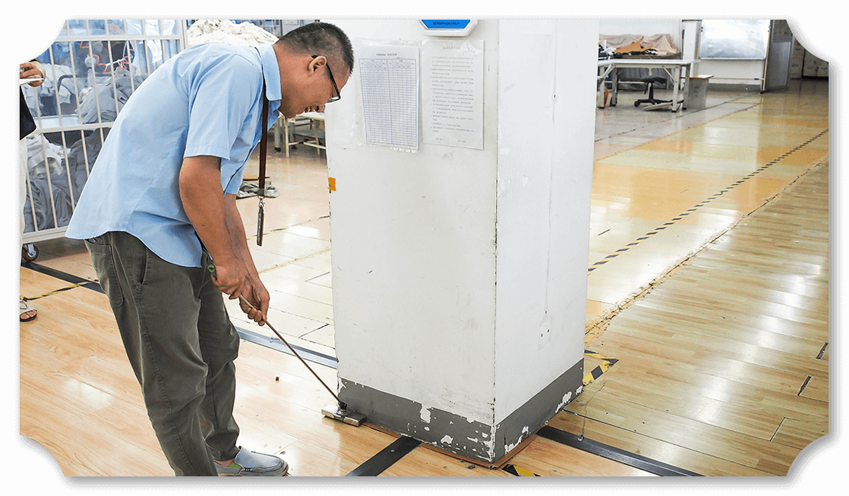 劉潭服裝利器檢查