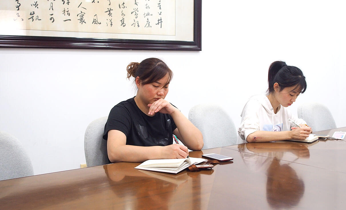 劉潭服裝黨員轉(zhuǎn)正