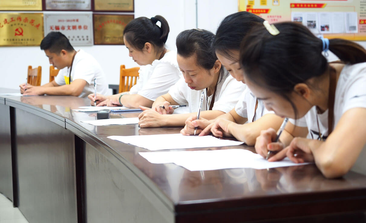 劉潭服裝新員工培訓(xùn)