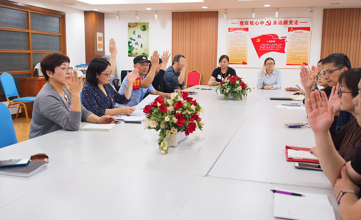 新血液 新力量——劉潭服裝廠召開湯亞利同志按期轉(zhuǎn)正黨群座談會