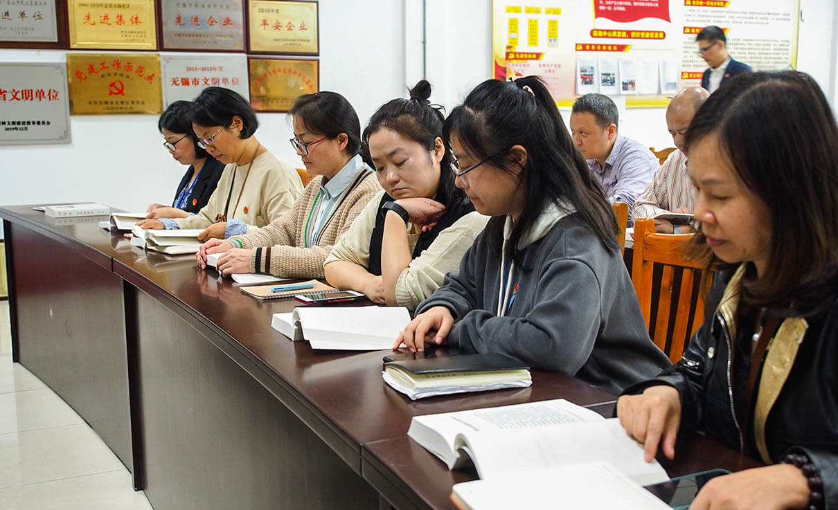 劉潭服裝黨課學(xué)習(xí)