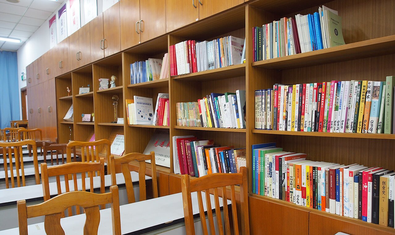 劉潭服裝圖書借閱