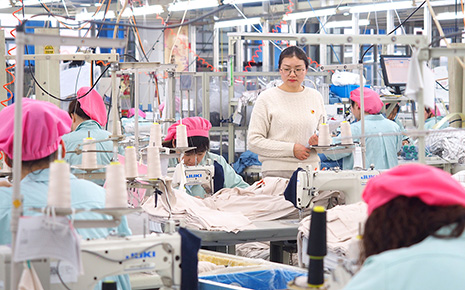 梁溪區(qū)婦聯(lián)到劉潭服裝廠進(jìn)行“3.8國(guó)際婦女節(jié)”宣傳短片拍攝