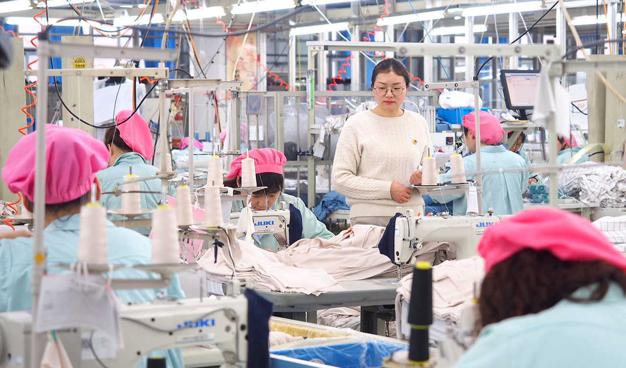 梁溪區(qū)婦聯(lián)到劉潭服裝廠進(jìn)行&ldquo;3.8國際婦女節(jié)&rdquo;宣傳短片拍攝