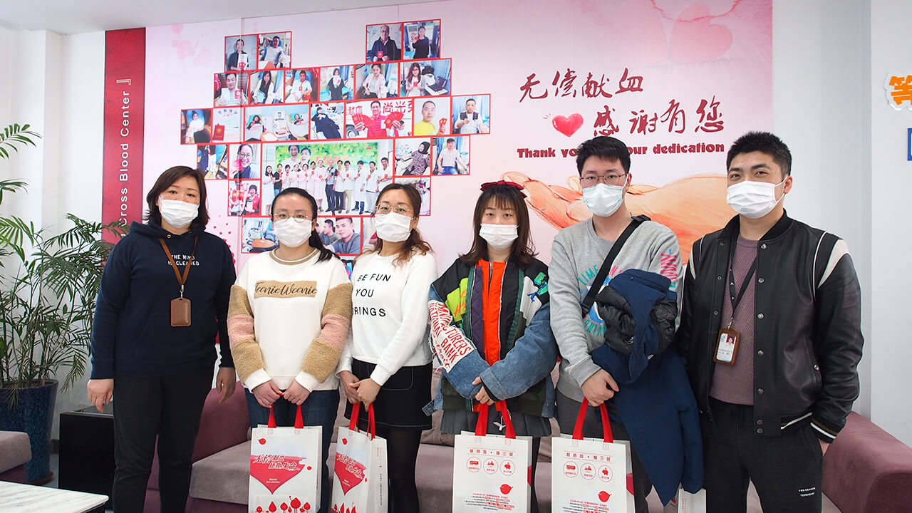 劉潭服裝廠志愿者無償獻(xiàn)血&mdash;&mdash;為愛&ldquo;擼起袖子&rdquo;