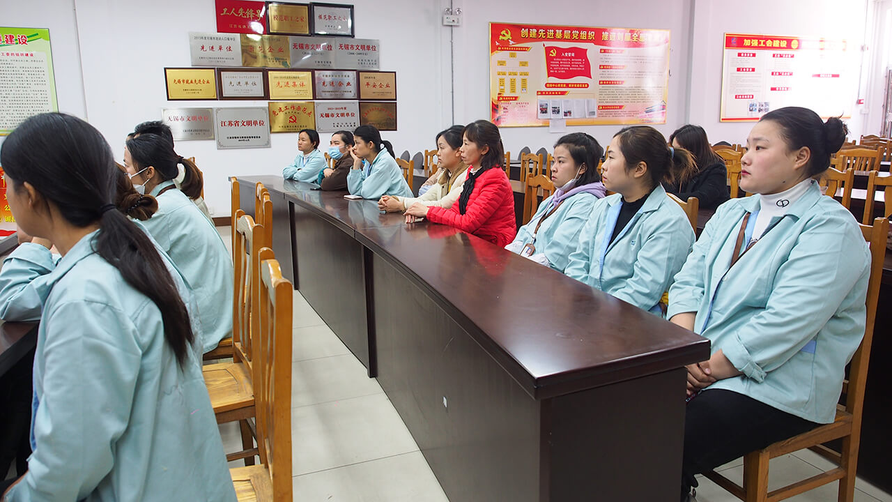 劉潭服裝廠對新進員工進行安全教育培訓(xùn)
