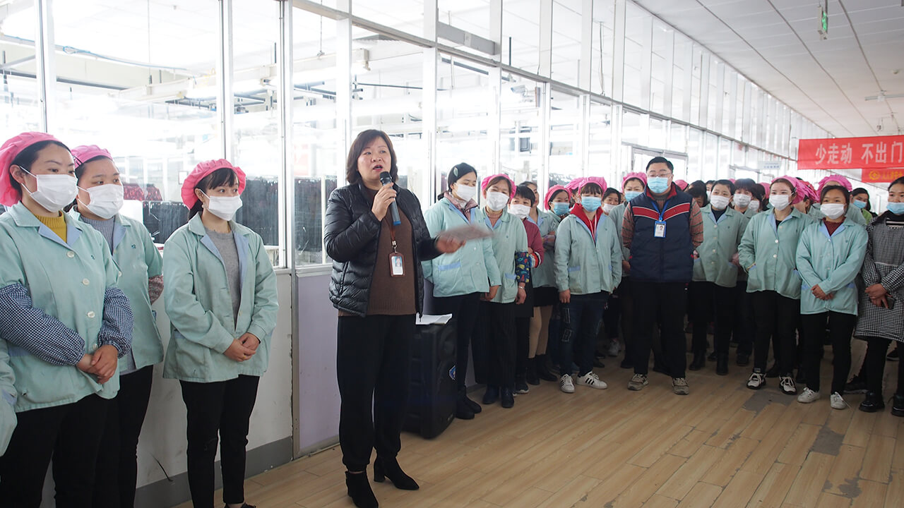 劉潭服裝廠開展防恐反恐、社會責(zé)任內(nèi)容培訓(xùn)