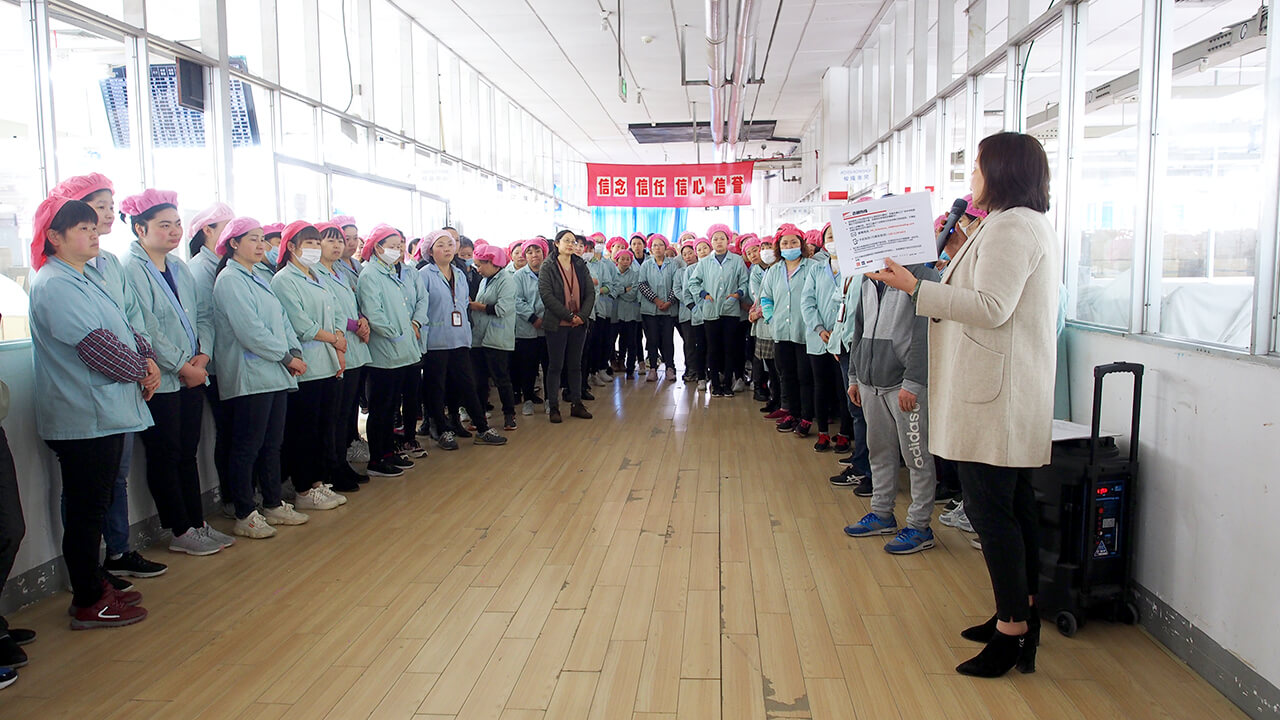 劉潭服裝廠開展防恐反恐、社會責(zé)任內(nèi)容培訓(xùn)