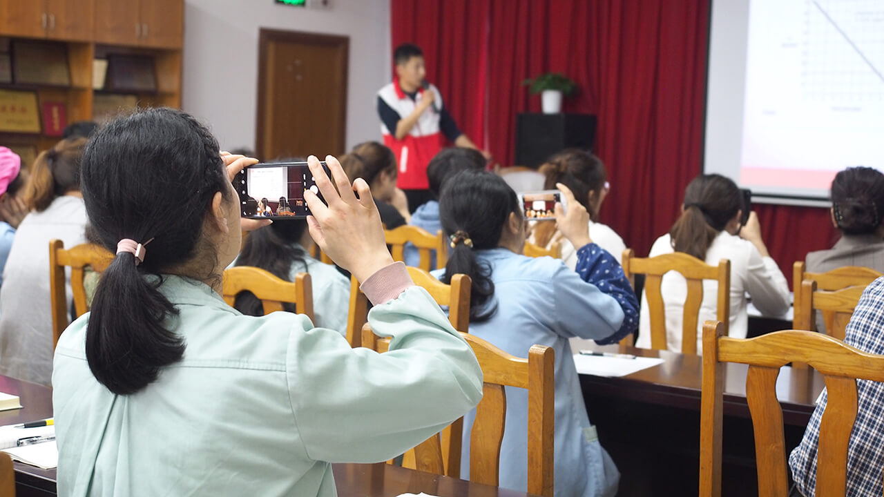 劉潭服裝廠紅十字應(yīng)急救護(hù)培訓(xùn)