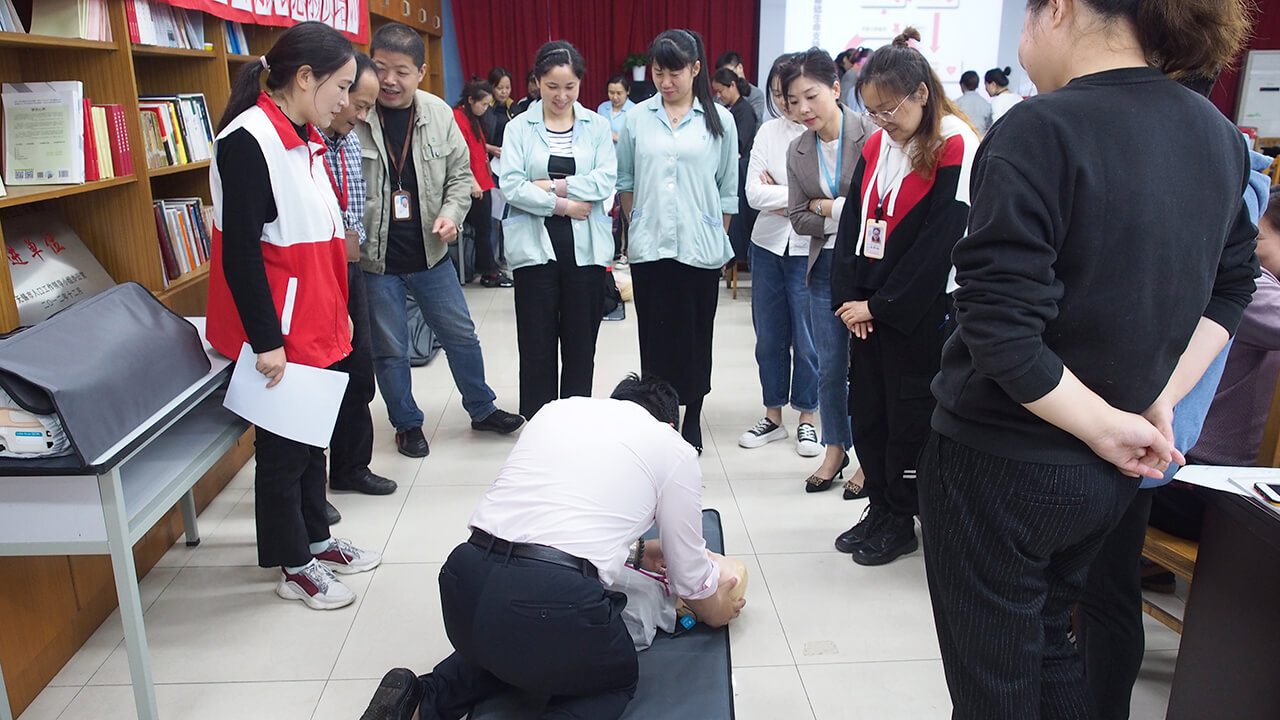劉潭服裝廠紅十字應(yīng)急救護(hù)培訓(xùn)