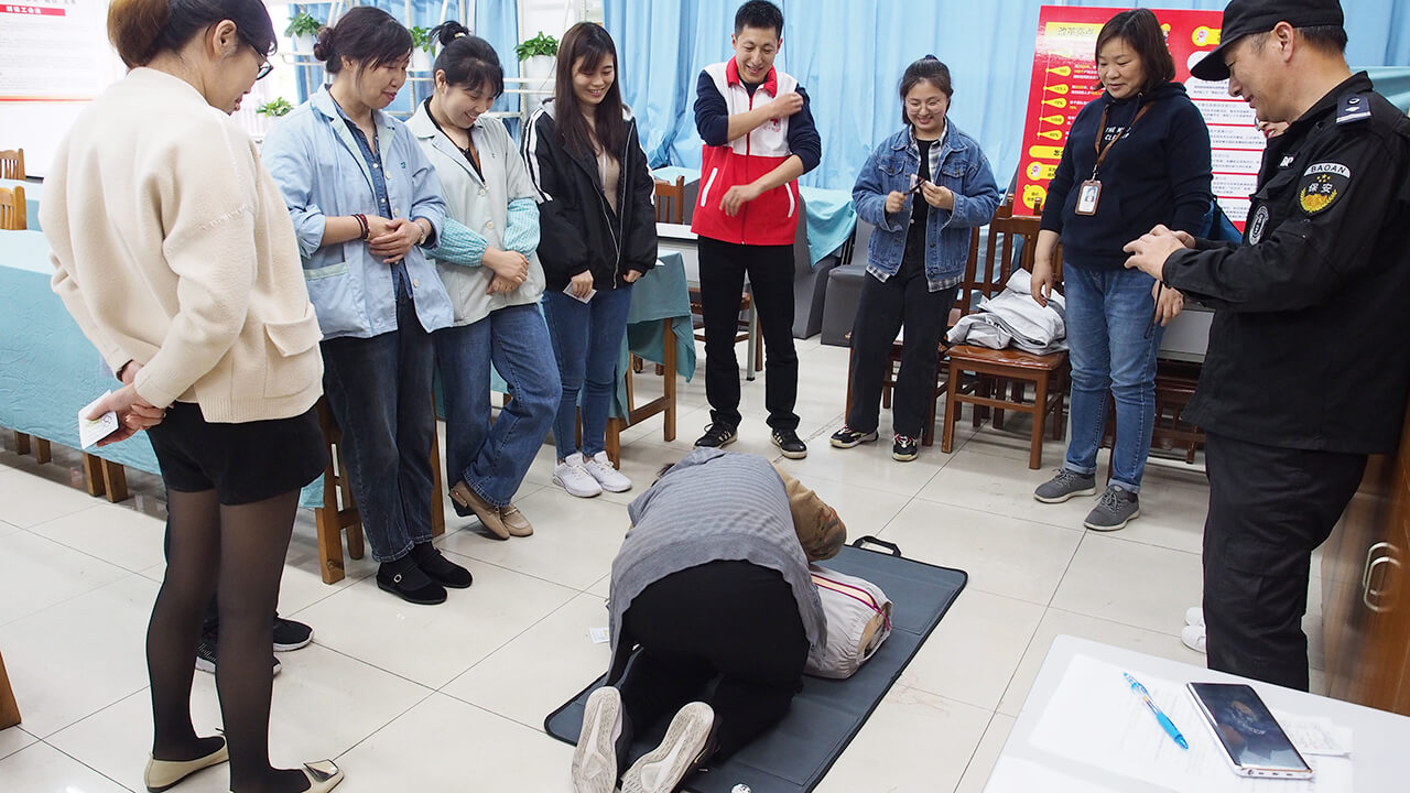 劉潭服裝廠紅十字應(yīng)急救護(hù)培訓(xùn)