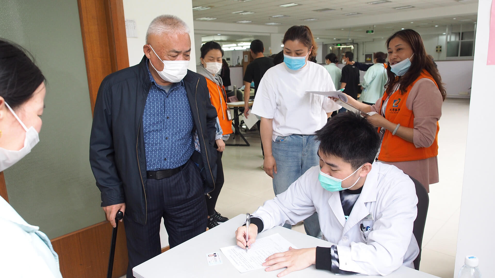 劉潭服裝廠接種新冠疫苗