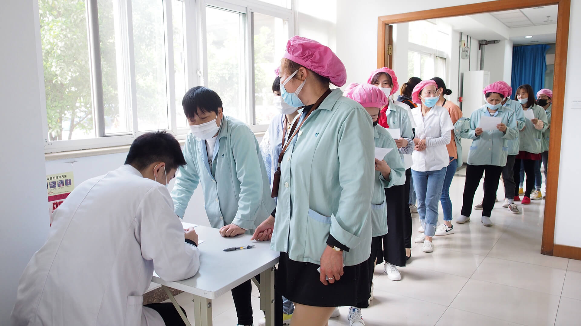 劉潭服裝廠接種新冠疫苗